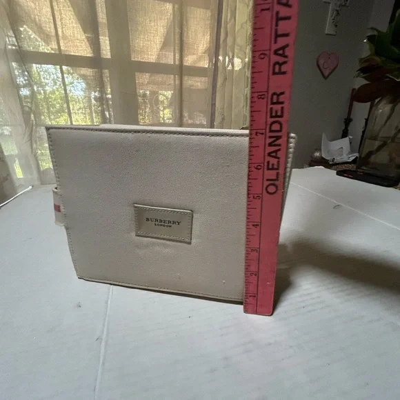 Burberry Cream Canvas Bag - Picture 8 of 9